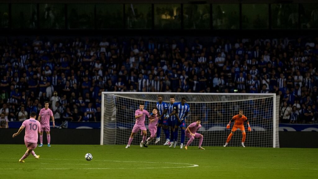 Inter Miami renverse Porto grâce à un coup franc magique de Messi