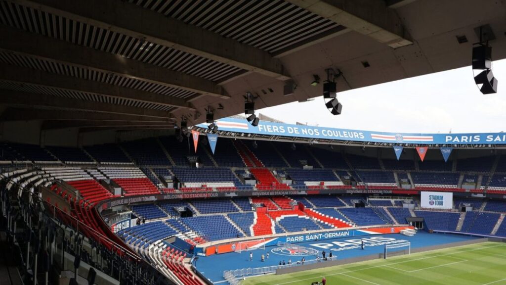 Supporters en colère le tarif insensé de 1300€ pour suivre son club quand d'autres font payer 100€ - Découvrez le classement complet