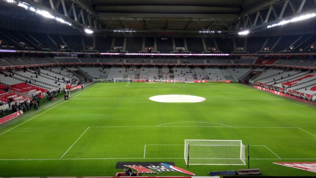 Carton rouge indiscutable pour Alexsandro : le LOSC s’incline face au Stade Rennais dans un match controversé